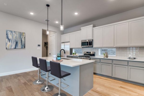 Laguna Kitchen - 2 Story House Plans in TX
