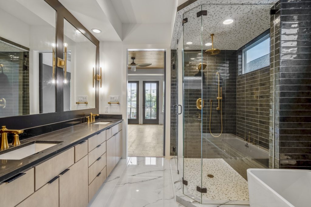 Full bathroom with large glass door shower in 221 West 23rd Street Houston TX from stonefield homes