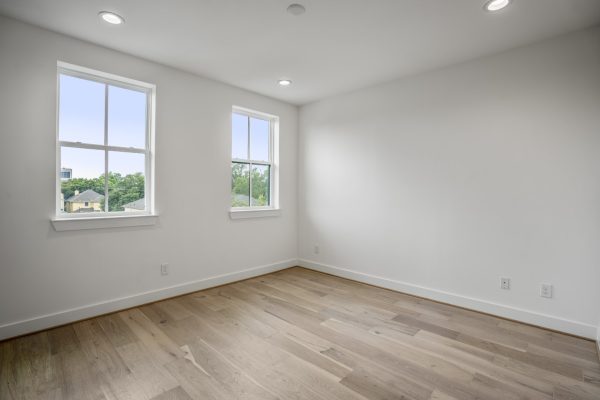 Empty bedroom in 221 West 23rd Street Houston TX from stonefield homes